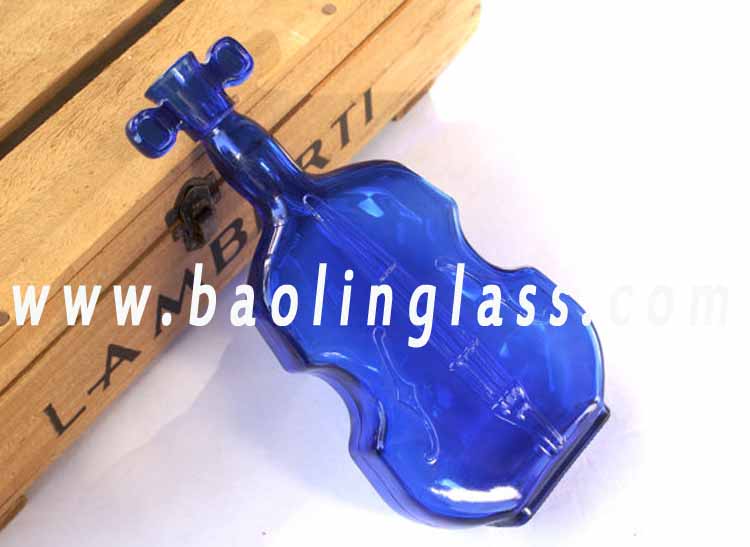 violin shaped glass bottle China manufacturer Baolinglass.com