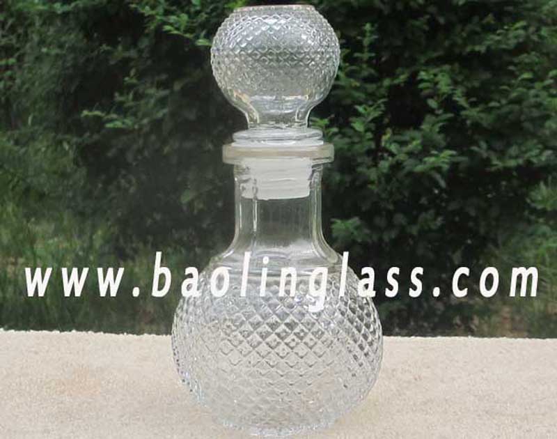 embossed bottle producer: Baolinglass.com