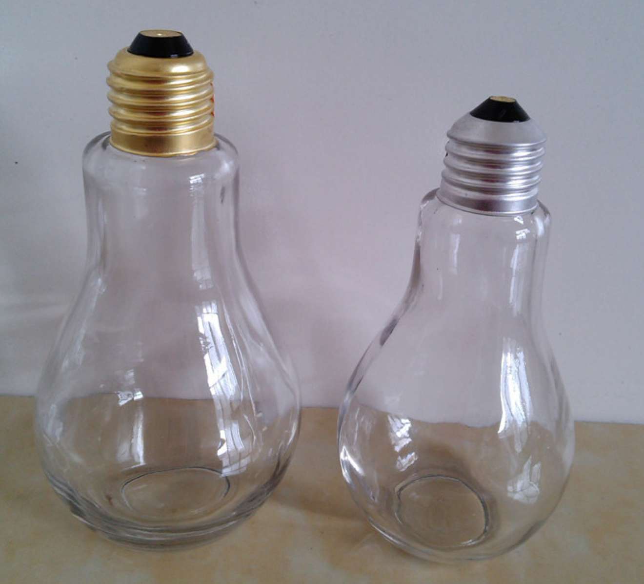 150ml and 200ml lamp bulb shape glass beverage bottle