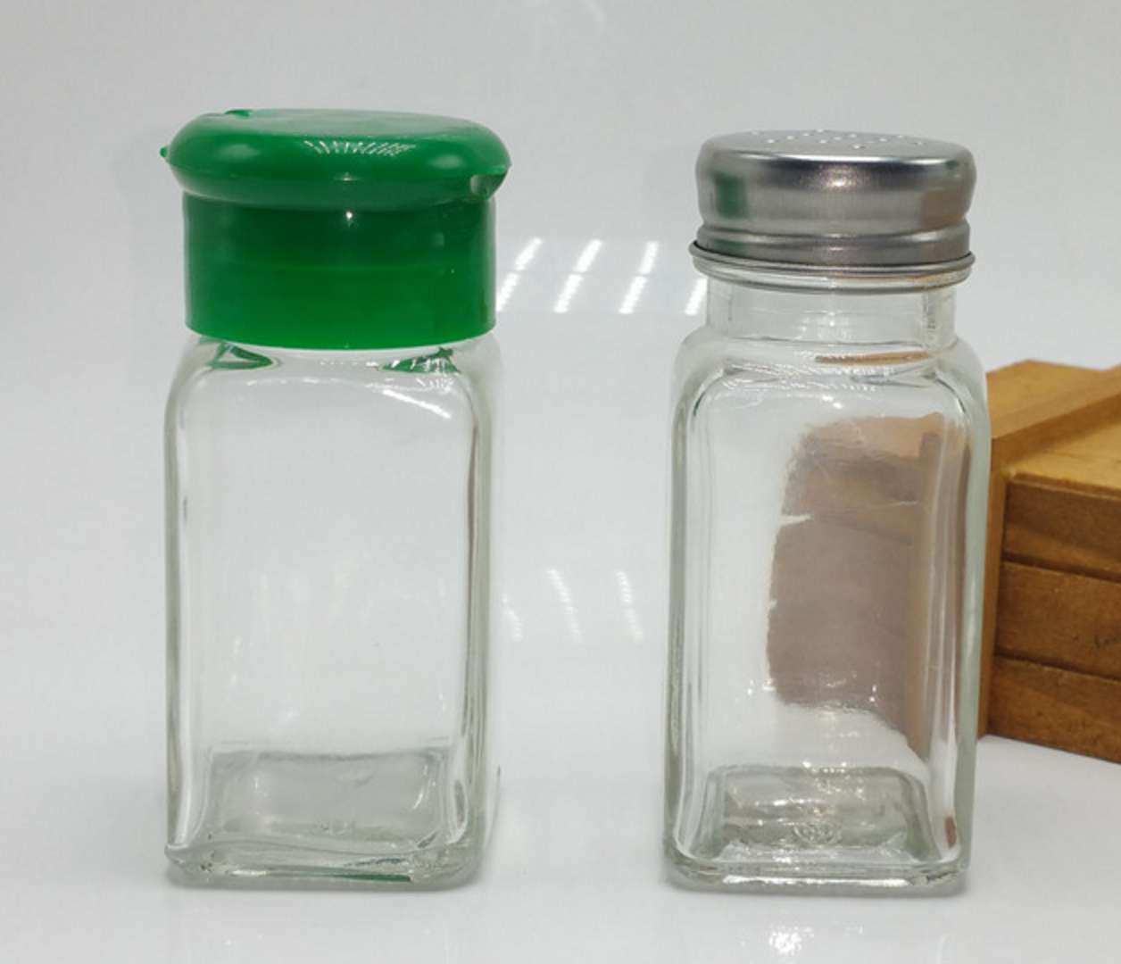 restaurant 100ml glass salt shaker with metal lid