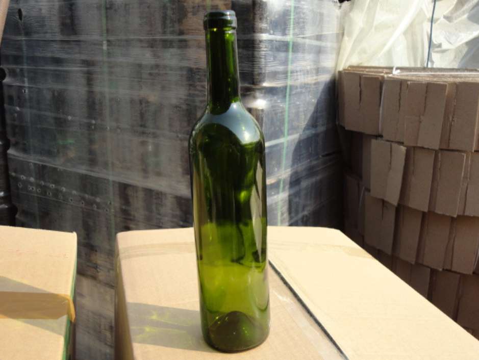 750ml dark green wines and champagne glass bottle