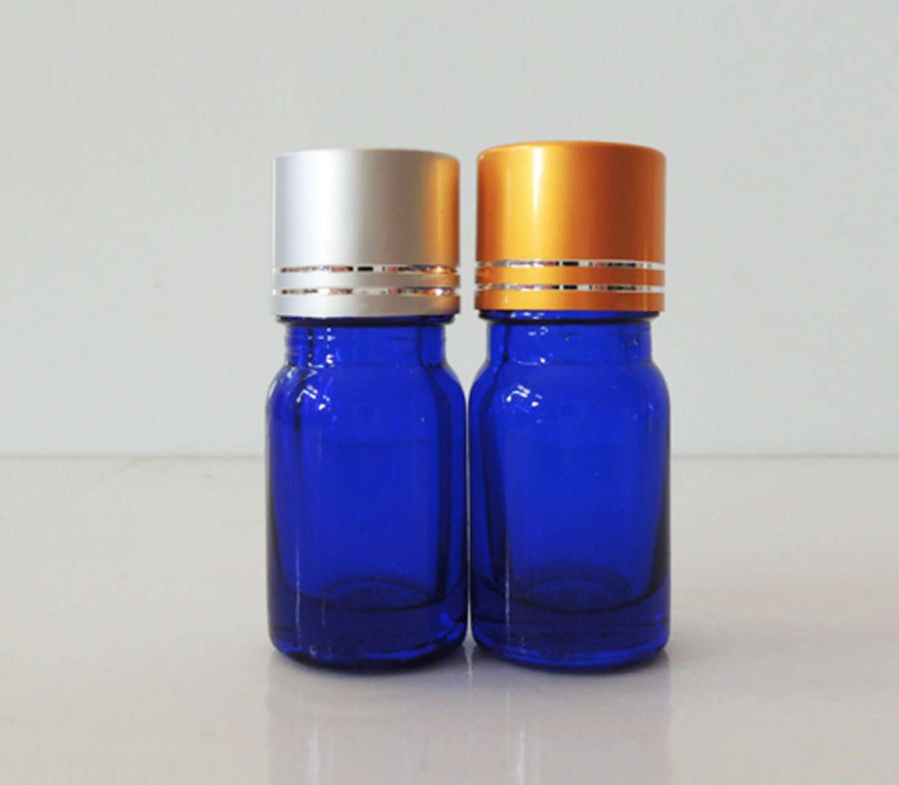 5ml Cobalt blue glass bottle with black screw cap