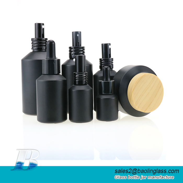 wholesale 100ml 200mlmatte black glass bottles frosted glass spray bottle for cosmetics