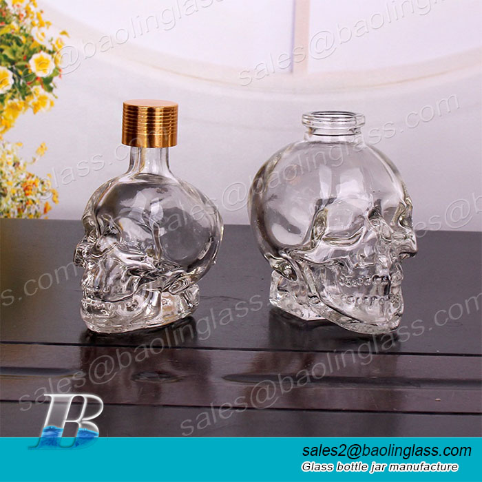 Unique 15ml 30ml 50ml 100ml skull shape essential oil glass bottles with screw lid