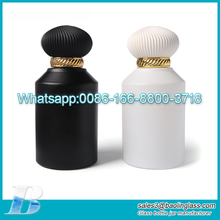 Black and white simple style 75ml customized perfume bottle with spray mist