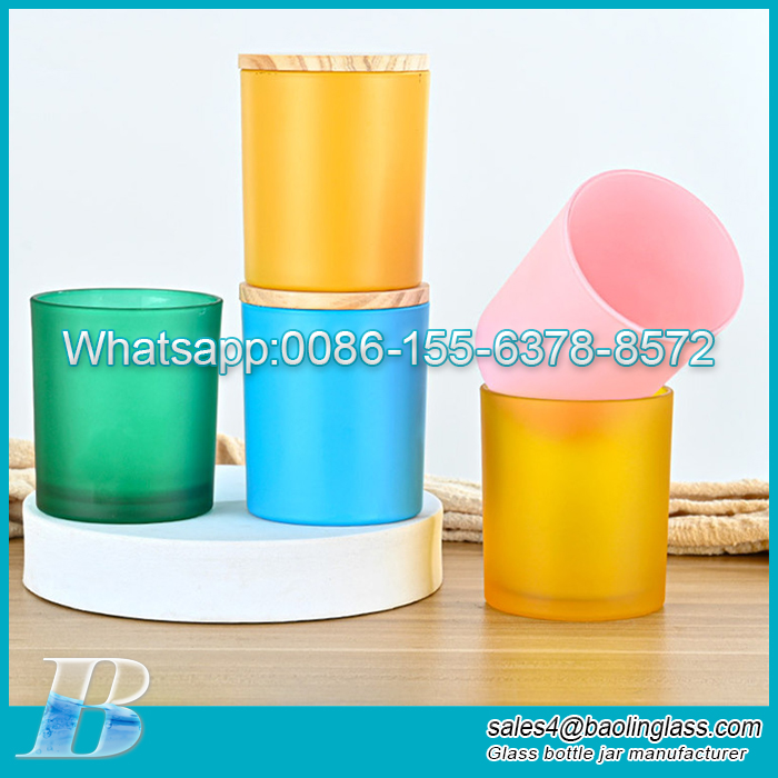 Colorful candle glass jar with wooden lids