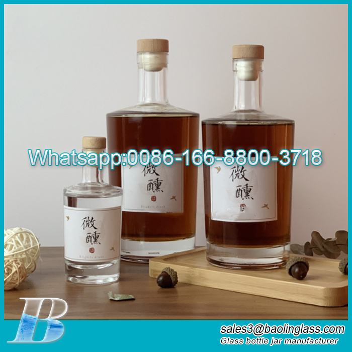 Customized 750ml flat tight sealing transparent wine bottle