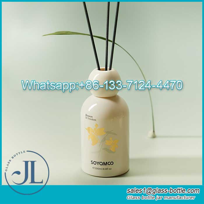 Empty Custom Glass Reed Diffuser Bottle Supplier