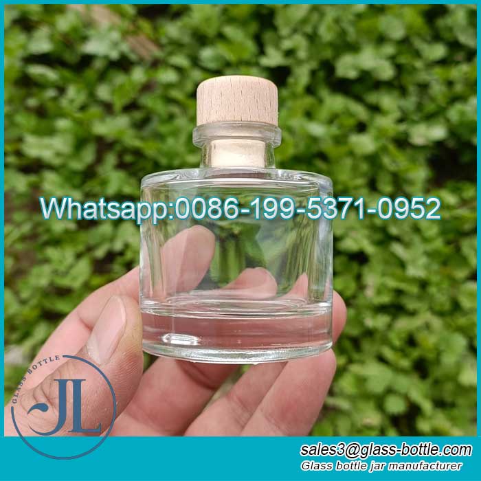 50ml Thick bottom cylindrical glass diffuser bottle with wooden polymer plug supplier
